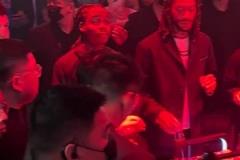 网友晒罗斯中国行现身酒吧：离偶像最近的一次