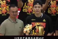沒(méi)職業(yè)前景曾被退隊(duì)，楊舒予在姐姐特訓(xùn)下，終成總決賽MVP！