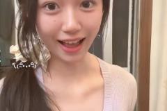 好看！黎伊扬与女友出游，对象一看就是乖乖女啊