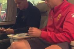 父子情深！青岛红狮与辽宁铁人赛后，里瓦尔多与爱子团聚