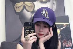 女詹密穿紫色高跟鞋+23号球衣：湖人加油呀！！