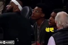 詹姆斯在打破纪录的比赛中场和儿子的对话