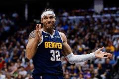 怒吼如雷！戈登上半場5投3中貢獻10分4籃板3助攻1搶斷，沖刺哈登卻意外被抱住