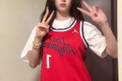 末節(jié)險(xiǎn)些20分大逆轉(zhuǎn)！女球迷身穿哈登球衣：繼續(xù)沖呀?。? > </div>
            </div>
            <div   id=