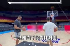 寶刀不老！阿爾德里奇中國行和孟鐸PK投籃游戲 兩人戰(zhàn)成1-1