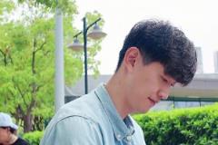 高雅亮潔！低調(diào)謙遜的顏駿凌?給人一種鄰家大男孩的感覺(jué)