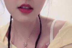 可可愛(ài)愛(ài)！李月汝手勢(shì)舞：希望你快樂(lè)，無(wú)論和誰(shuí)，無(wú)論在哪??