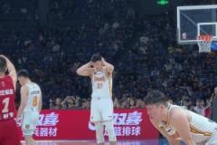 主場壓迫感！劉傳興被派上場，遭全場北京球迷“XX問候”