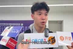 高情商回应！18岁王钰栋感谢主帅称赞：他是一位没有上限的教练