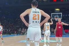 北京球迷對劉傳興高喊：“還我凡博！”、“曾凡博好樣的！”