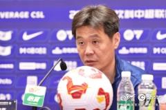 李霄鹏：明天比赛对两队都至关重要，希望球员全力拼搏