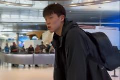 杨瀚森平安抵达洛杉矶