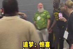小學(xué)生實(shí)錘庫里賽后放聲大笑+蹦蹦跳跳！跟放學(xué)似的