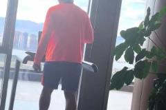 克雷桑因停賽一場，自己在健身房里訓(xùn)練