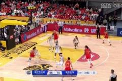 太哇塞了！孫銘徽打進(jìn)2+1后，場邊穿搭惹火的美女起身慶祝！