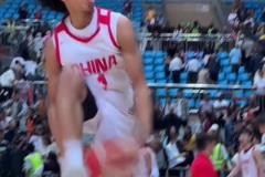 科爾：庫里明天會做核磁共振檢查，他對自己受傷感到沮喪，我們也很擔心他