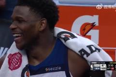 王者歸來大勝勇士！華子在替補席與蘭德爾有說有笑！