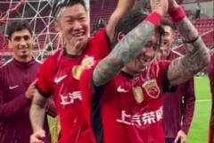球迷献上生日祝福 赛后为张琳芃唱响生日歌