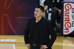 杨鸣呼吁CBA允许挑战犯规，尤其在比赛最后两分钟