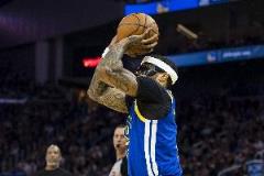 小佩顿状态低迷4投1中仅得2分1板1断