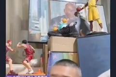 網(wǎng)紅發(fā)表不當(dāng)言論：四川還有人黑科比？當(dāng)初就該給你們?nèi)悸窳? > </div>
            </div>
            <div   id=