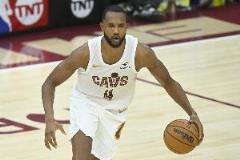 莫布里半场三分3中1仅得3分2板 出现2失误正负值低至-34