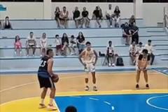 队长：出场球员不够了，经理：我在铅球队拉了一个