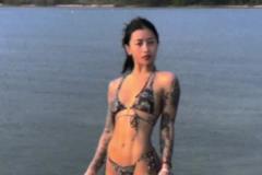李添荣女友胡玄子比基尼划船，这身材太顶了