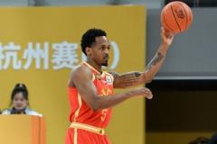 半场9中6！小巴里-布朗三分4中2轰17分3助正负值+14