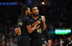 外线未开！骑士上半场三分11中1，米切尔与加兰合计9中0