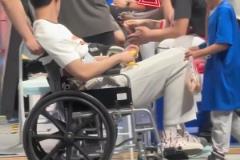 曾凡博受傷后首度現(xiàn)身，賽后浙江幾位國家隊(duì)隊(duì)友過來關(guān)心...