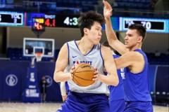 杨瀚森试训第二战18分钟高效输出11分6板6助1帽