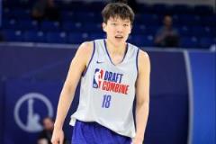 选秀专家建议杨瀚森退出25选秀，专注提升能力冲击26首轮