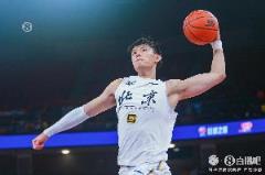 曾凡博合同到期将冲击NBA 下赛季去向待定