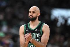 德里克-懷特上半場7中1僅得2分1板1助1斷 神奇消失