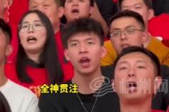 當紅新星??！浙江隊球員王鈺棟現(xiàn)身廣廈主場觀看CBA總決賽