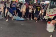 這么多人欺負(fù)一人？尼克斯球迷群毆一位步行者球迷！