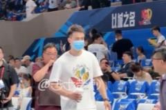 赵继伟现场观战辽篮总决赛G6，四冠两FMVP传奇再现