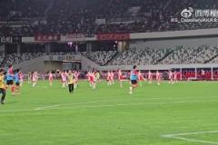 一座城市对足球的态度！苏州东吴主场啦啦队表演和草坪维护