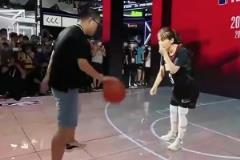 徐靜雨：我打球像詹姆斯，尤其是翻身后仰基本一般無(wú)二