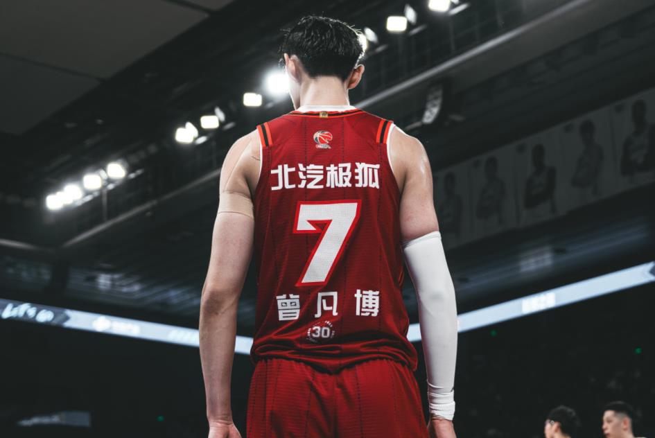 曾凡博合同到期将冲击NBA