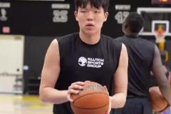楊瀚森湖人試訓集錦來了！選秀專家：內外線都展現出了真正的技術