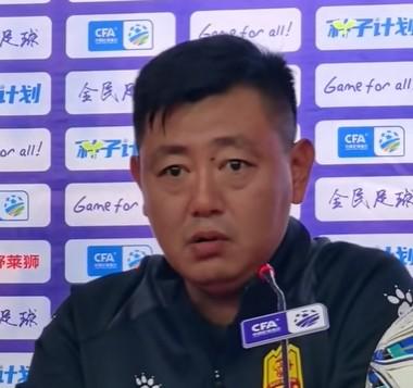 红狮主帅分析0-5负泰山：中超与中甲节奏差异，球员或受益匪浅