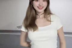 扭的挺好呀！美女主播小七曬技能：跳舞這事你們還是找別人吧