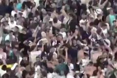 久违的冠军！热刺球迷主场狂欢庆祝夺冠