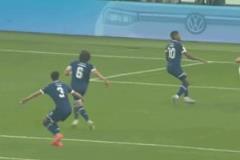 斯图加特后卫头球回顶精准入网，角度刁钻制造精彩进球