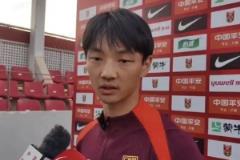杨明洋：入选国足感到非常开心、骄傲和激动，我的优势是预判准、逼抢快