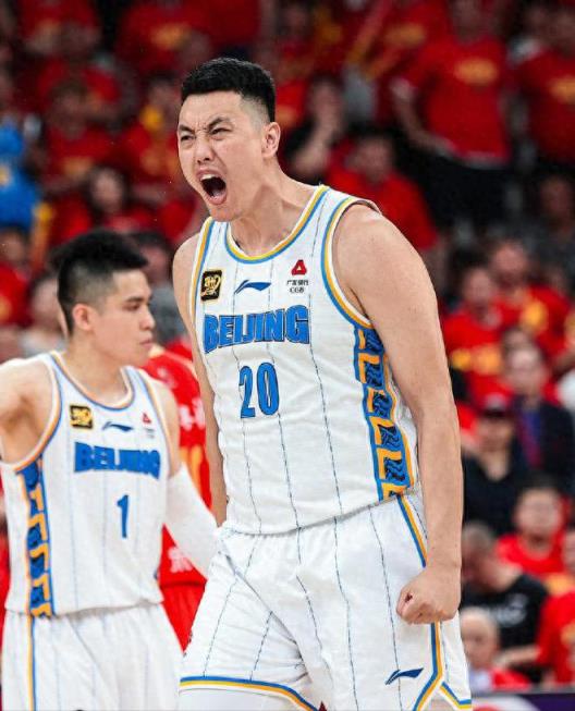 北京男篮三老留队！翟晓川、方硕续约，朱彦西退役转教练组