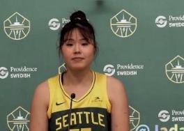 李月汝WNBA常规赛1中1得2分1板0失误2犯规机会不多