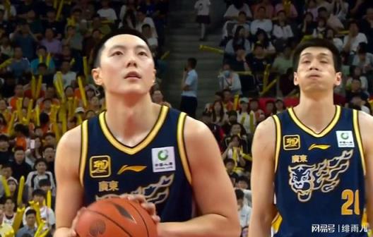 广东队新星爆发！19+12统治赛场，MVP得主获郭艾伦盛赞